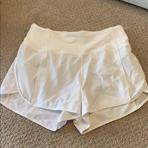 Lululemon shorts 👟